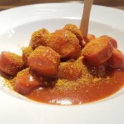 CurryKing mit Currypulver und Holz-Piekser