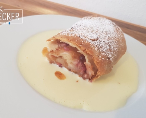 Apfelstrudel mit Granatapfelkernen