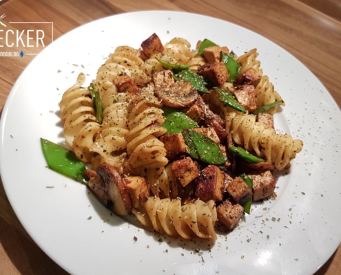 Fusollini mit Curry-Tofu